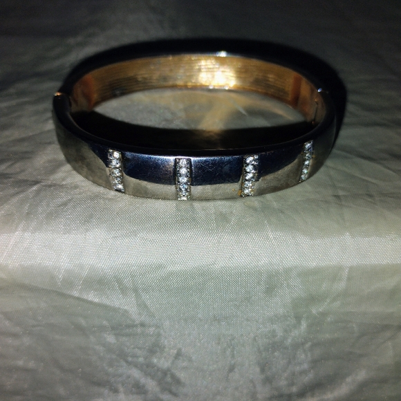 Elegant Gold Tone Bracelet with Crystal Accents - Picture 5 of 7